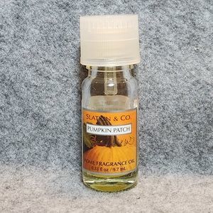 Bath Body Works Slatkin & Co.: Pumpkin Patch Home Fragrance Oil
- 0.33 Fl. Oz.